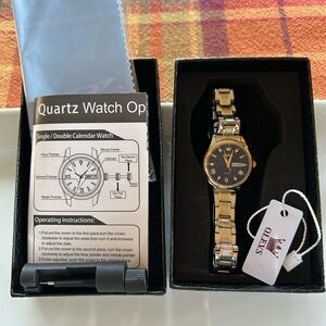 Stylish Two-Tone Quartz Watch with Blue Dial